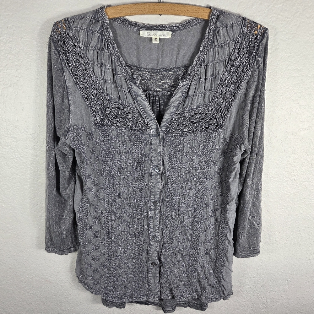 Solitaire Embroidered Top Sz M Gray Boho Lace Details Roll Tab Sleeves Textured‎